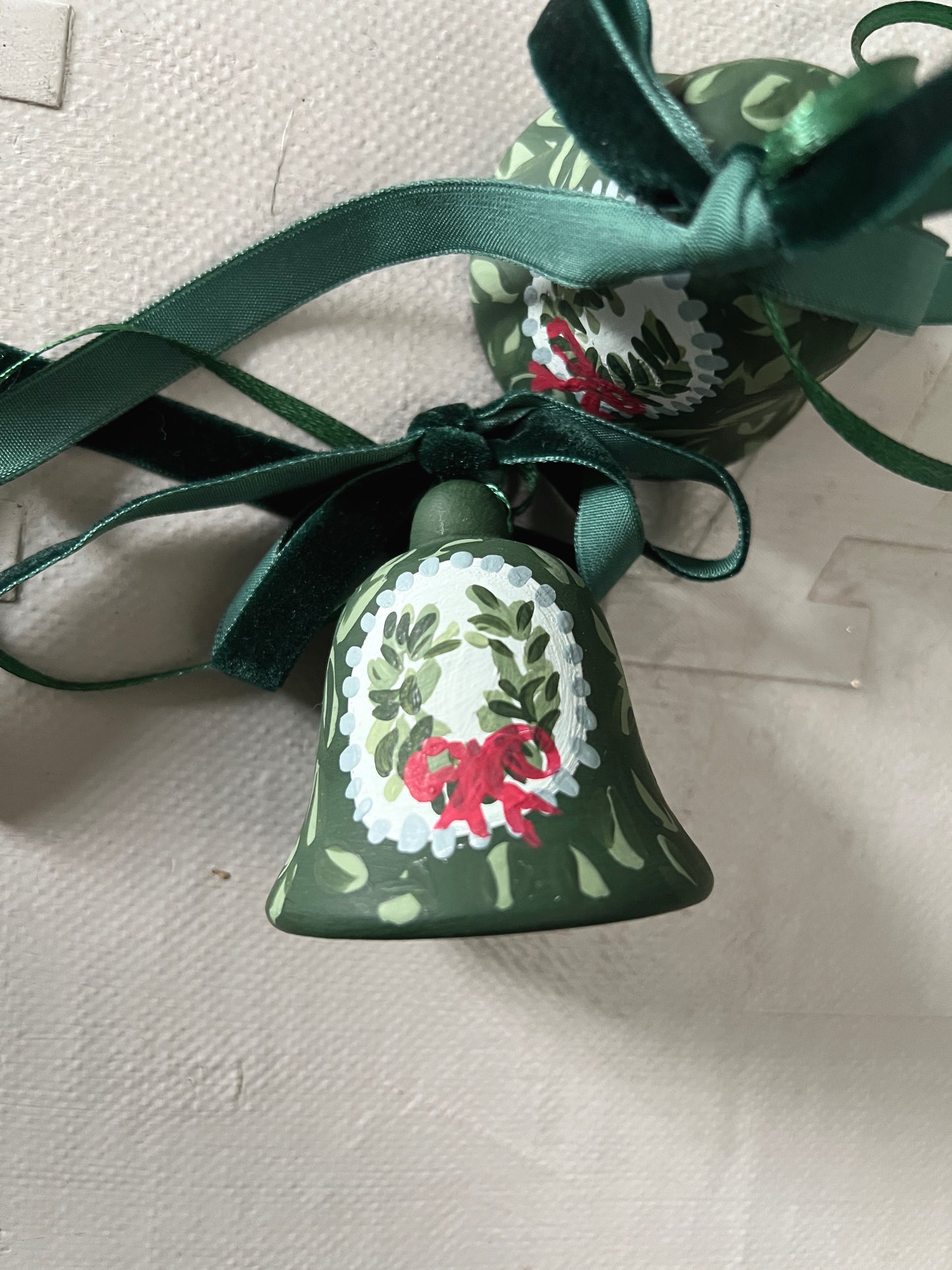 018 Hand painted ceramic bell with velvet ribbon V