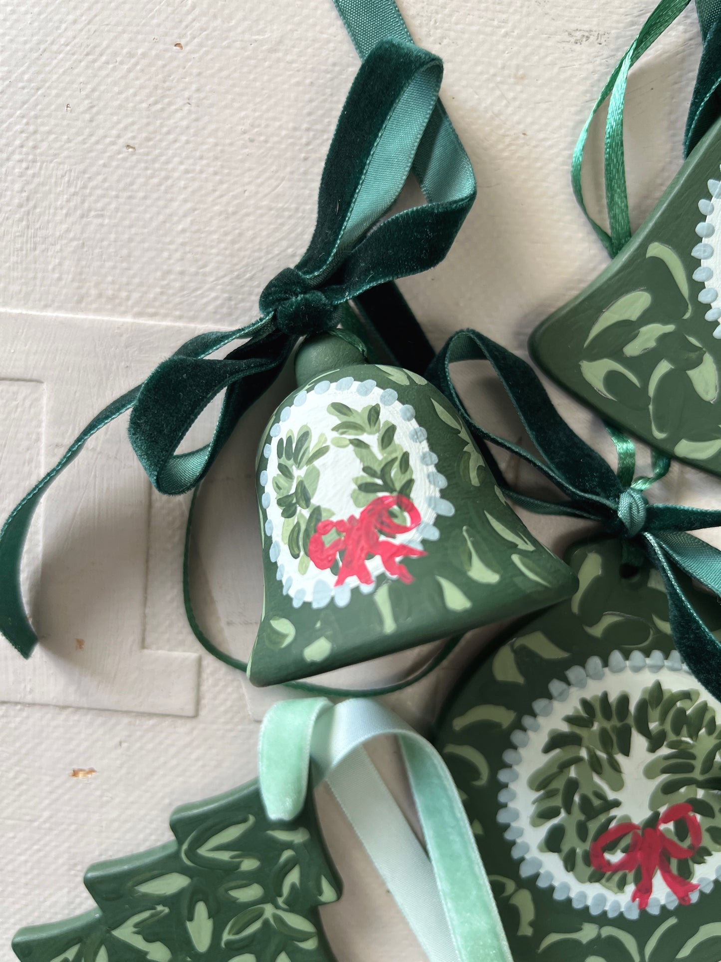 018 Hand painted ceramic bell with velvet ribbon V
